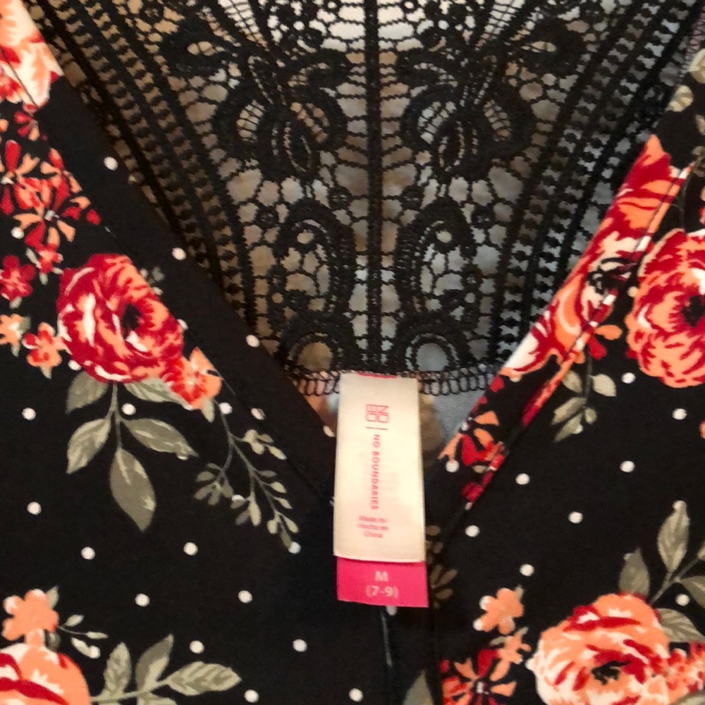 Ladies size medium top - Picture 3 of 13